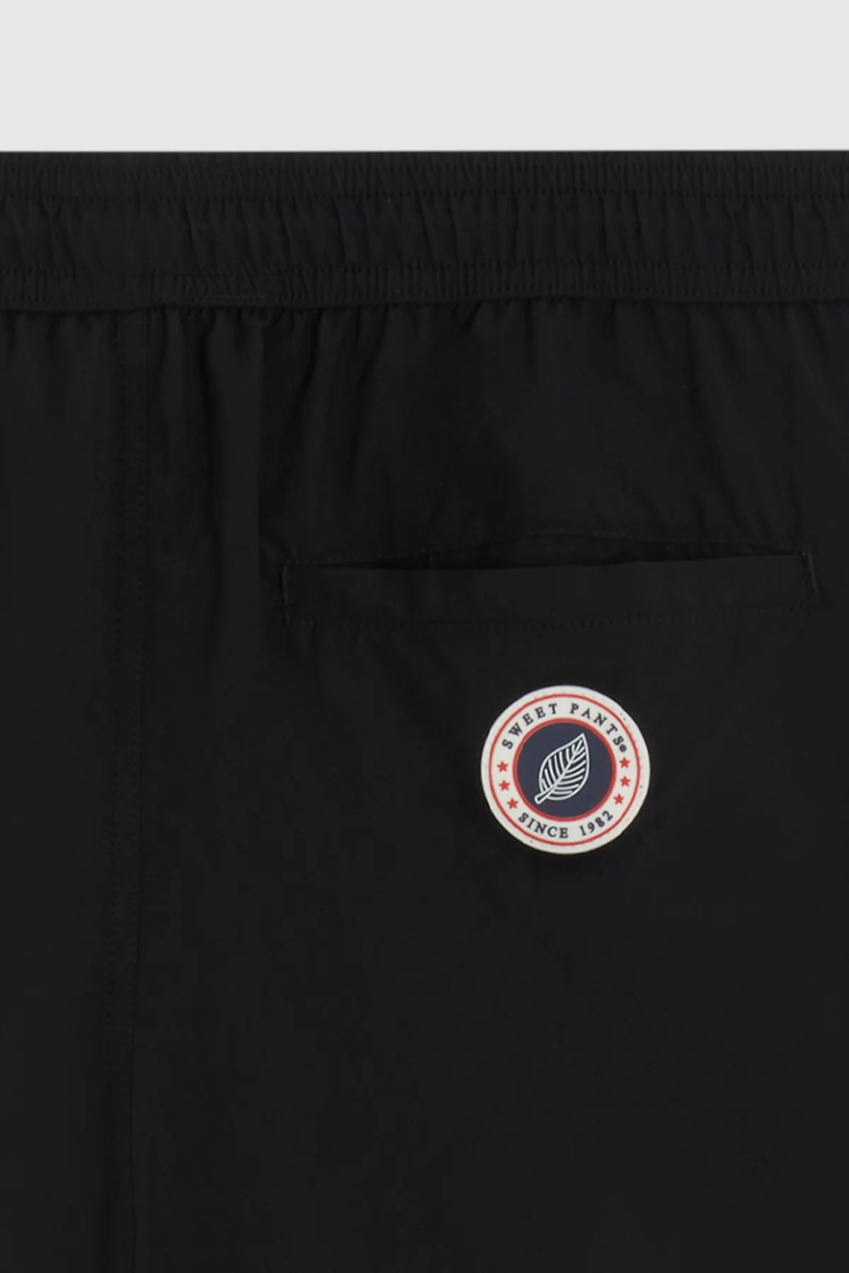 HAPPY LOGO SANS ZIP BLACK - Image 4