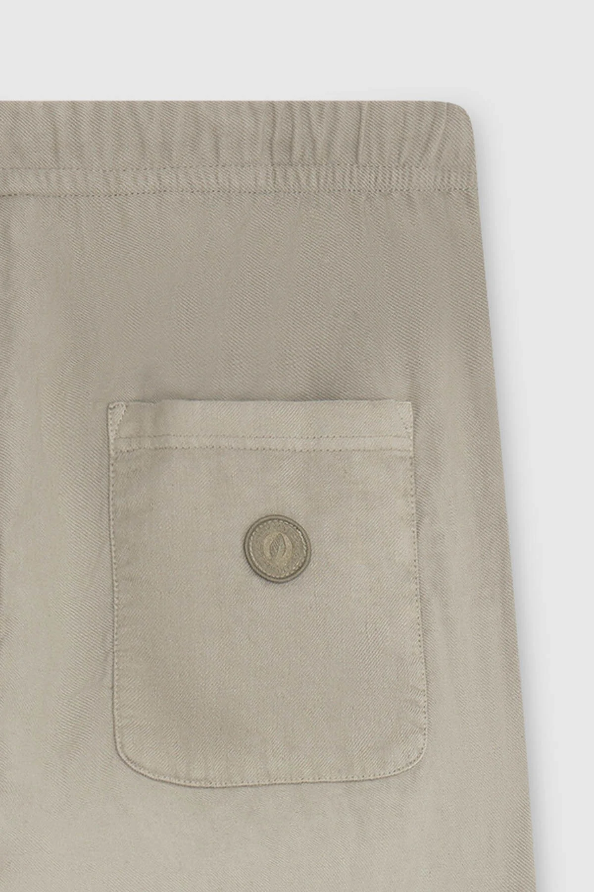 LINEN TAPER IRON - Image 3