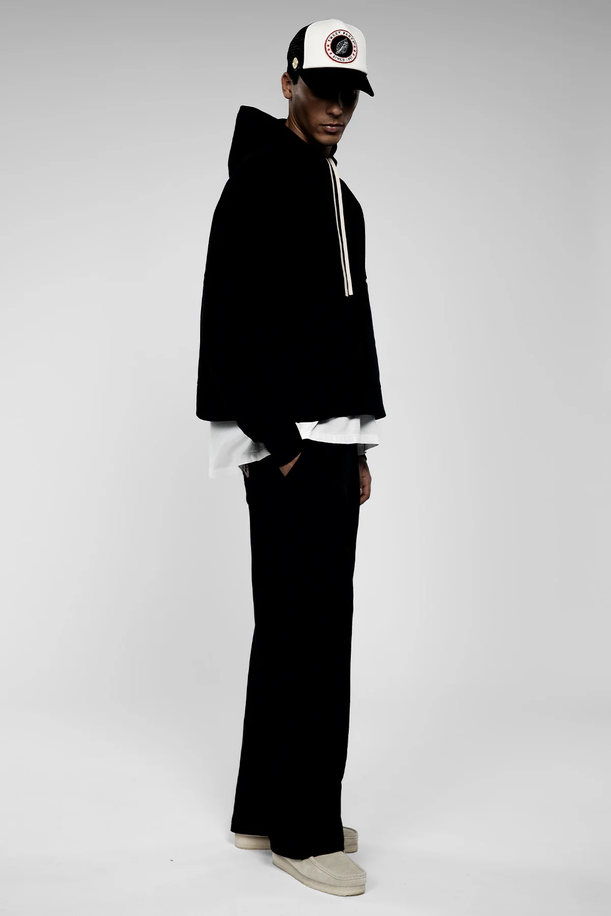 T CURVE BLACK - Image 9